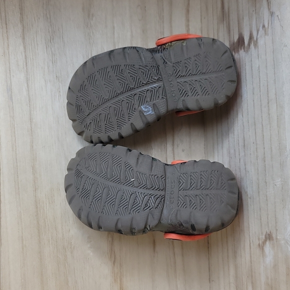 Crocs Baby Classic Khaki Camo Camouflage Clogs - Picture 8 of 8